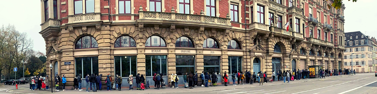 File d'attente d'une distribution alimentaire à Strasbourg, organisée par l'AFGES - les étudiant-e-s d'Alsace